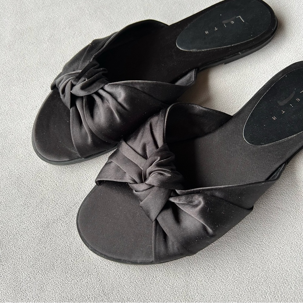 Leith ~ Nevie Knotted Slide Sandal ~ Women’s Size 7-7.5 **Mismatched Size